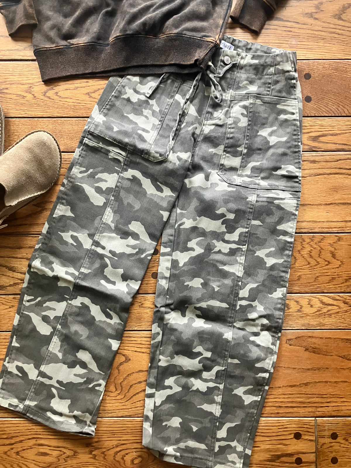 Camo Print Barrel-Leg Jeans
