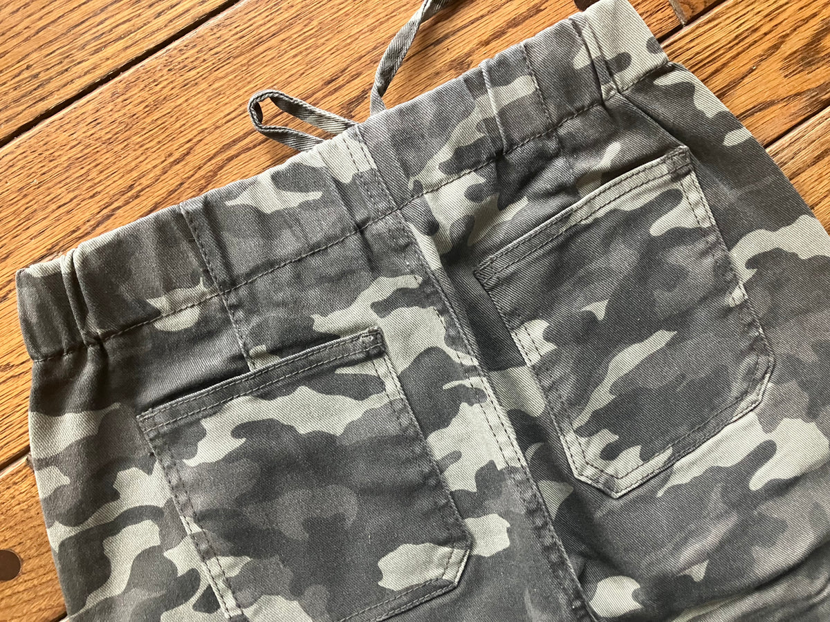 Camo Print Barrel-Leg Jeans