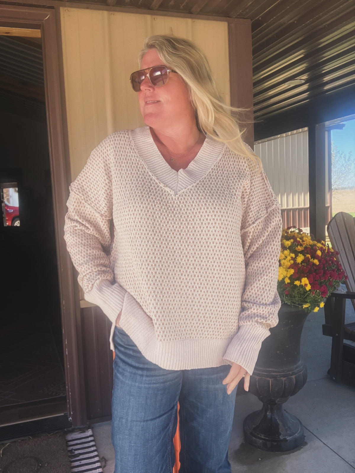 Contrast Stitch V-Neck Knit Pullover