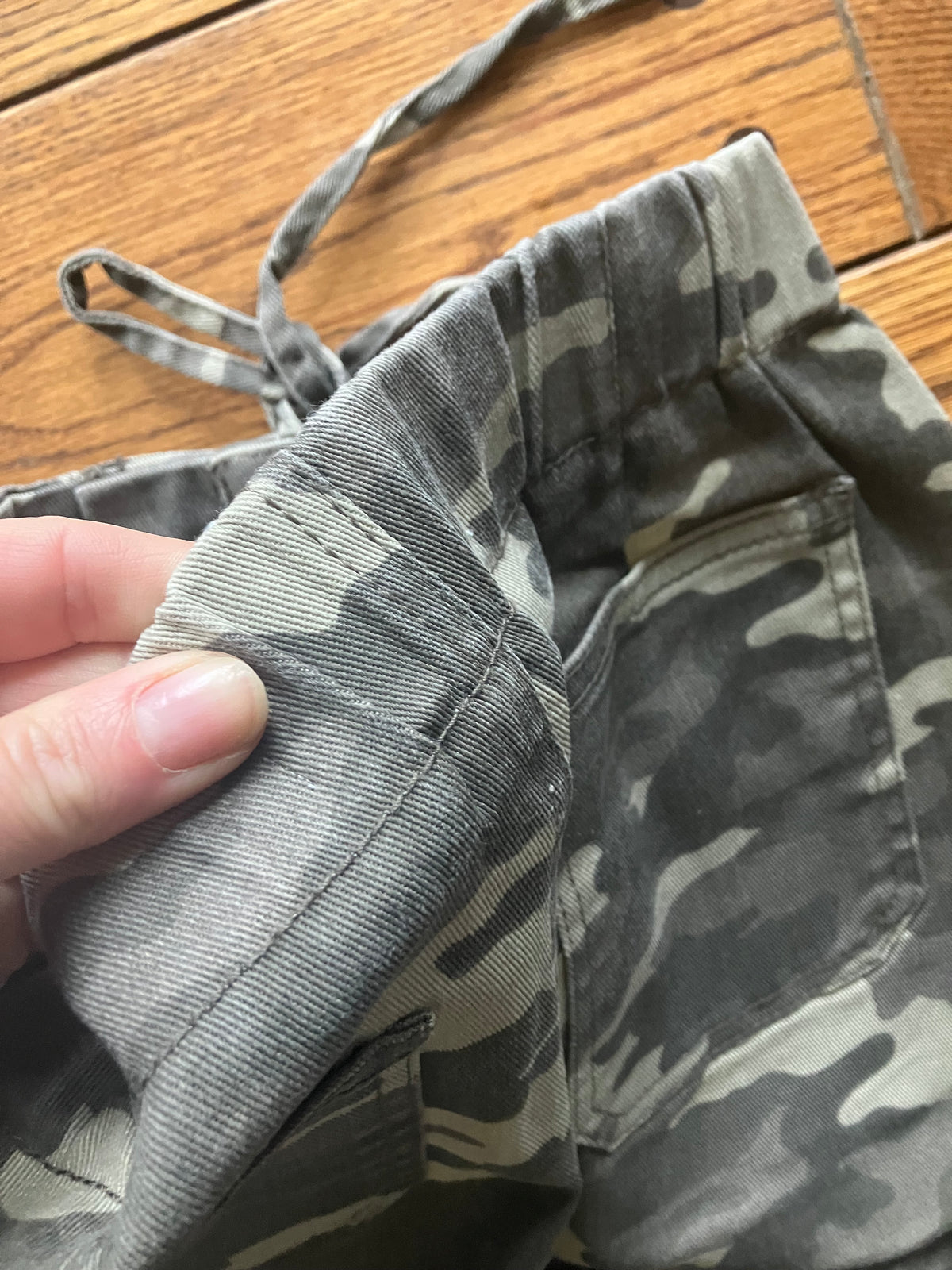 Camo Print Barrel-Leg Jeans