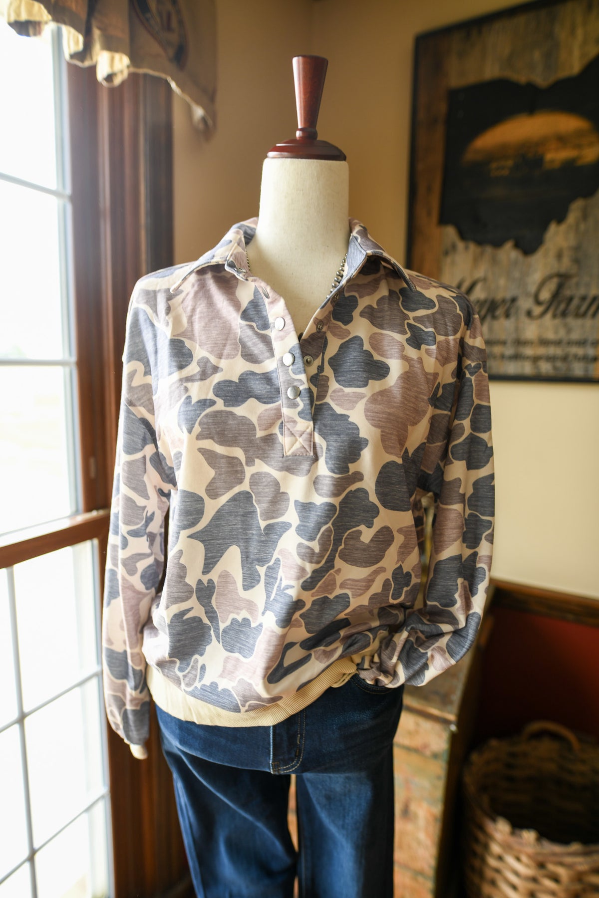 Camo Print Pullover Sweatshirt with Statement Collar