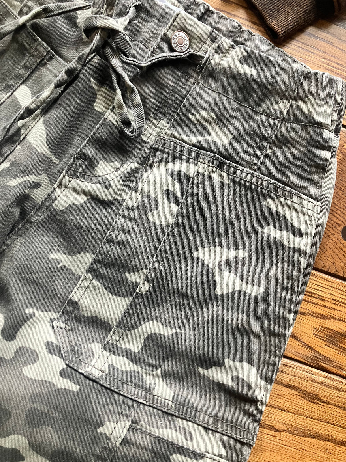 Camo Print Barrel-Leg Jeans
