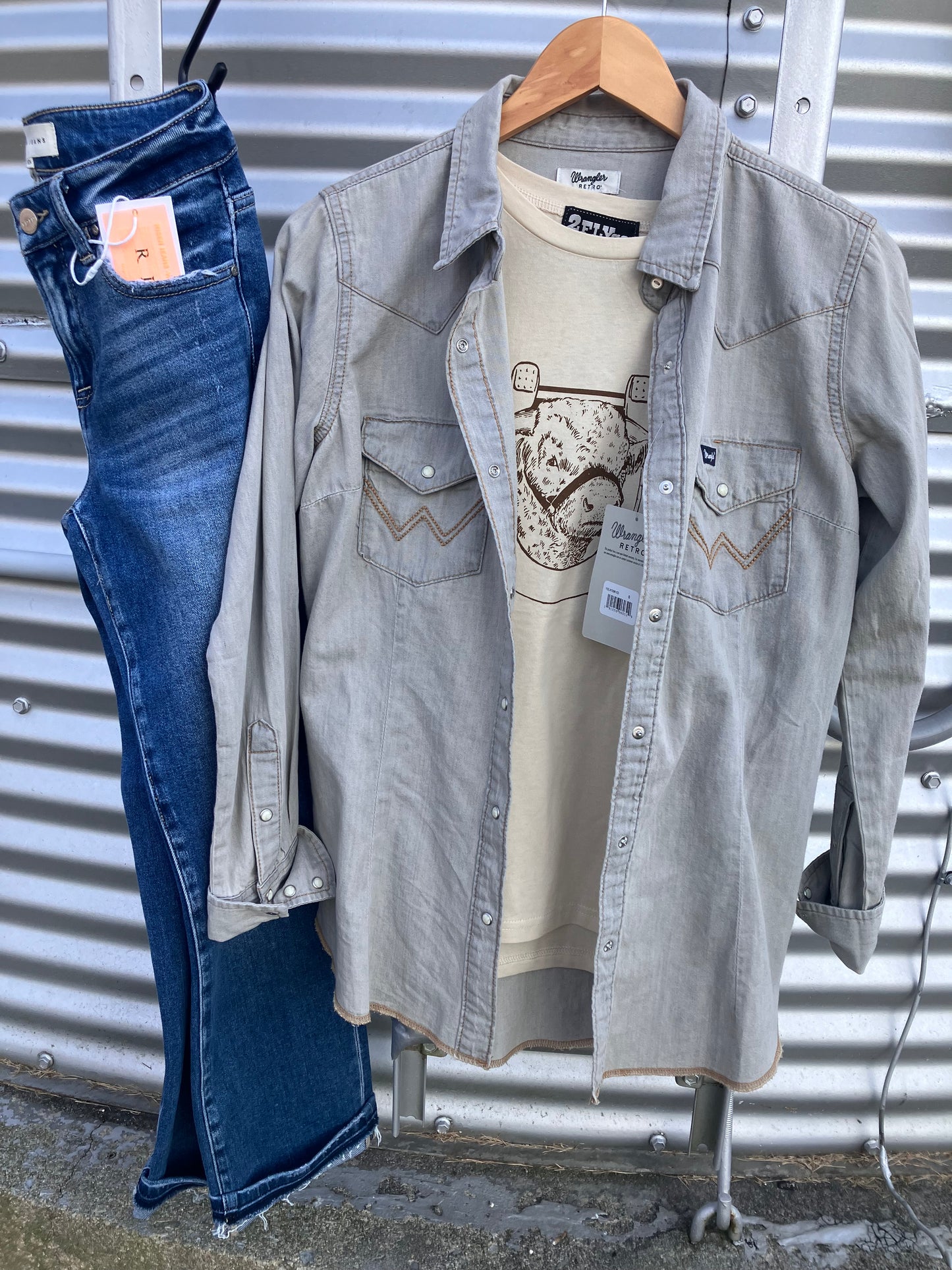 Women's Long Sleeve Western Snap Denim Shirt in Grey